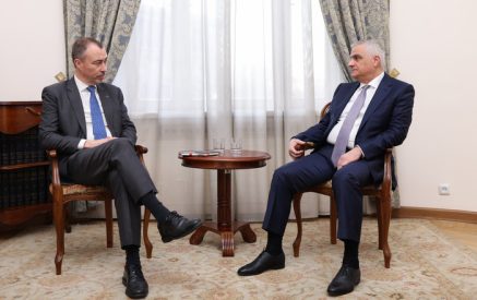 Մհեր Գրիգորյանը Տոյվո Կլաարին ներկայացրել է «Խաղաղության խաչմերուկ» նախագիծը