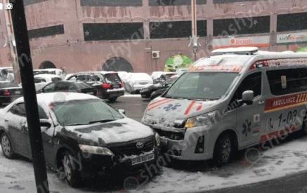 Երևանում բախվել են շտապօգնության մեքենան ու Toyota Camry-ն