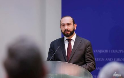 Տարածքային ամբողջականությունը, սահմանների ճանաչումը և անքակտելիությունը, ինքնիշխանության փոխադարձ ճանաչումը: Սրանք են սկզբունքները, որոնց հիման վրա, կարծում եմ, պետք է խաղաղության շուրջ համաձայնություն ձեռք բերվի. Արարատ Միրզոյան