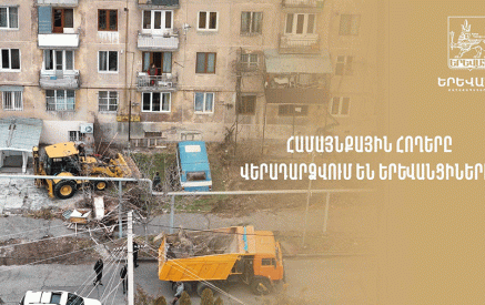Երևանում շենքերի կողքին, մայթերին ու կանաչ գոտիներում ապօրինի կառուցված և նորմերին չհամապատասխանող շինություններն ապամոնտաժվում են