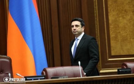 Թող այս լուսավոր տոնն օրհնություն, խաղաղություն եւ բարօրություն բերի բոլորիս ընտանիքներին եւ հայ ժողովրդին․ Ալեն Սիմոնյան