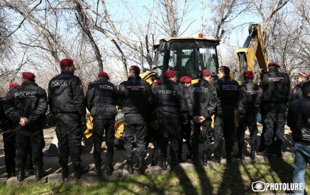 «Իմ պապը հարիֆ է հա՞, որ մի համայնքային տարածք ժամանակին չի զավթել»․ Սուրեն Գրիգորյան