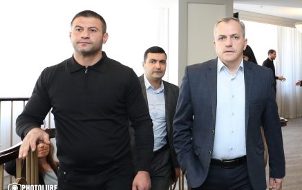 «Շահրամանյանը, մինչեւ նամակ գրելը, նախ թող մի հատ պատմի՝ ինքը ո՞նց է իր «ախրաննիկներով» կարողացել Արցախից դուրս գալ»․ Ալեն Սիմոնյան