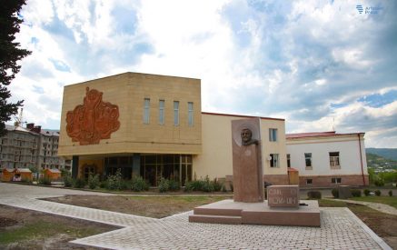 Ադրբեջանի վարչախումբը ապամոնտաժել է Ստեփանակերտի Պոլ Էլյուար Ֆրանկոֆոնիայի Կենտրոնի հարեւանությամբ գտնվող Շառլ Ազնավուրի հուշարձանը