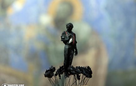 Հաղթող է ճանաչվել Ազնավուրի հուշարձանի՝ Դավիթ Մինասյանի նախագծած տարբերակը
