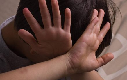 5 եւ 2 տարեկան երեխաների նկատմամբ սեռական ոտնձգություն կատարած անձը իրեն խոշտանգելու դեպքով հաղորդում է  ներկայացրել
