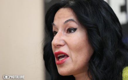 Նաիրա Զոհրաբյան. «Ինչի՞ չեք բացահայտում, թե ինչ բարքեր են բանակում, որ միայն վերջին երեք շաբաթում 16 զոհ ենք ունեցել».