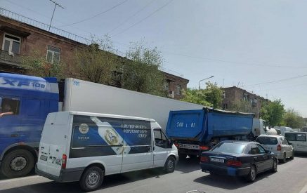Փակ է Երևան–Էջմիածին ճանապարհը, փակ փողոցներ կան նաեւ Երեւանում