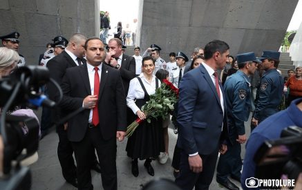 Ըստ դատախազի՝ «Նիկոլ ցեղասպան, Նիկոլ թշնամի» եւ նմանատիպ արտահայտությունները նվաստացրել են Աննա Հակոբյանի եւ նրա անչափահաս դստեր ինքնասիրությունը