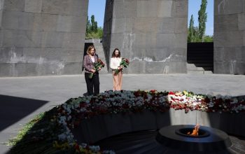 ԱՄՆ դեսպանը և փոխդեսպանը հարգանքի տուրք են մատուցել Հայոց ցեղասպանության զոհերի հիշատակին