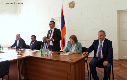 ԱԺ պատվիրակությունը հանդիպեց Կապանում հաստատված՝ ԼՂ-ից բռնի տեղահանված անձանց հետ