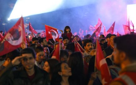 Թուրքիայի ընդդիմադիր կուսակցության փոխնախագահը մահացել է ՏԻՄ ընտրություններում հաղթանակի տոնակատարություններում պատշգամբի փլուզման հետևանքով