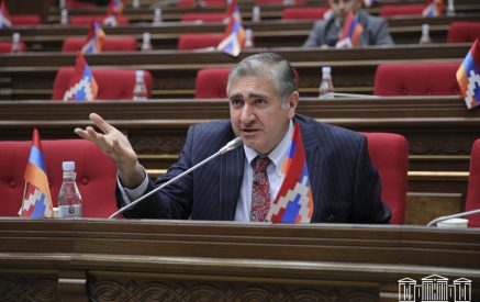 Ալեն Սիմոնյանը սրտիկ արեց ու ուղարկեց Արթուր Խաչատրյանին. «ԱԺ նախագահ է՝ սրտիկ է անում, պարզ է, որ էս ԱԺ-ն պետք է պլինտուսի մակարդակ ունենա»