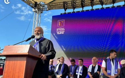 «Եթե երբեւէ չես գալու, ես եմ գալու կառավարության համար նախատեսված ամառանոց՝ ակնկալելով հանդիպել քեզ». Բագրատ Սրբազանը՝ Նիկոլ Փաշինյանին