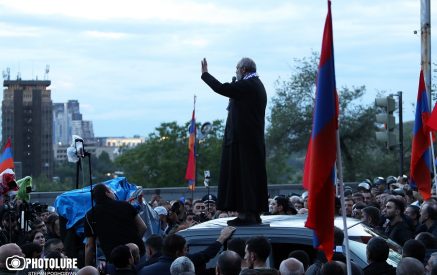 Ինչքան էլ թաքնվի, հետապնդելու ենք, հասնելու ենք մեր ծրագրի ավարտին. Բագրատ Սրբազանը՝ Փաշինյանին