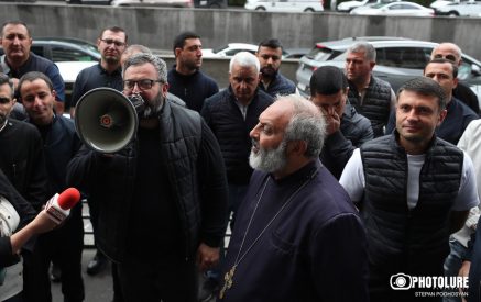 «Ուզում եմ, որ բոլորի համախոհությամբ լինի մեր օրակարգը»․ Բագրատ սրբազանը քաղաքական խորհրդակցություններ է անցկացնում