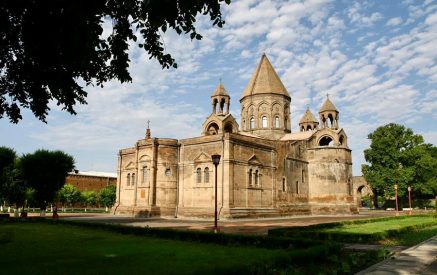 Դեռ 1921 թվականին Գևորգ Ե Սուրենյանց կաթողիկոսի կողմից ապրիլի 24-ը սահմանվել է Հայոց Եղեռնի զոհերի հիշատակի օր․ Մայր աթոռ
