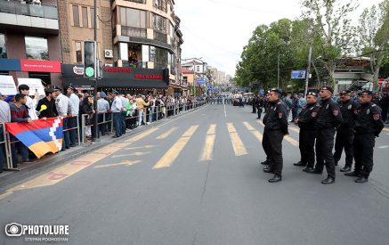 «Այս մոլորեցնող, խաբեբա, հարբեցողների տակ ծառայության մեջ եք մտել դուք»․ Բագրատ սրբազանը՝ ոստիկաններին