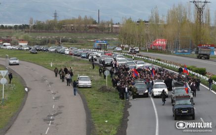 Պետք է լիներ հակառակը, այսինքն` պետք էր, որ շարժումը նախաձեռներ ու առաջնորդեր որևէ քաղաքական ուժ՝ եկեղեցու օրհնությամբ