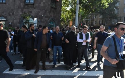 «Ինչո՞ւ եք բաժանում՝ ասելով «Փաշինյան-Ալիեւ տանդեմ»։ Մեկն է՝ Փաշիեւն է, դա մի կոնցեպտ է»․ Բագրատ սրբազան