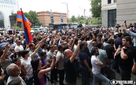 Տրանսպորտային միջոցը չի վերադարձվել Մովսես Քարտաշյանին․ շարունակվում է խախտվել վերջինիս ինչպես գույքային, այնպես էլ հավաքների ազատության իրավունքը․ փաստաբան