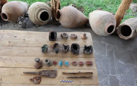Ուշմիջնադարյան ձիթաճրագներ, մանկական թաղումներ. պեղումները իշխան Չեսար Օրբելյանի տարածքում շարունակվում են
