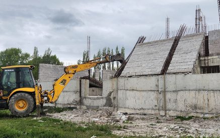 Շատջրեքում կառուցվող դպրոցում թերությունները շտկելու նպատակով քանդման աշխատանքներ են կատարվել