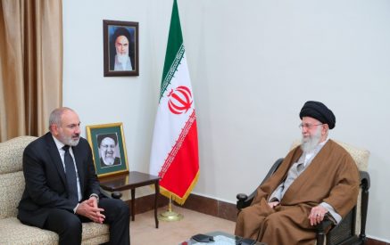 Սեյեդ Ալի Խամենեին շնորհակալություն է հայտնել Փաշինյանին Իրանի համար այս դժվարին ժամանակահատվածում այցելելու և հարգանքի տուրքի միջոցառմանը մասնակցելու համար 
