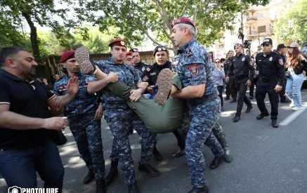 Բերման է ենթարկվել 9 քաղաքացի, 6 ավտոմեքենա տեղափոխվել է ոստիկանության հատուկ պահպանվող տարածք. Ազգային ճակատ