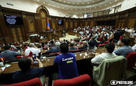 «Քաղհասարակությունն էլ, ժողովրդավարական ընդդիմությունն էլ շոշափելիորեն նվազեցնում է իր քննադատությունն իշխանությանը, որպեսզի չվնասի պետությանը»․ Հովսեփ Խուրշուդյան