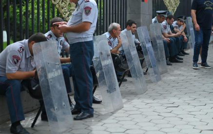 «Հարց է առաջանում՝ էս բիլակով տղերքը հայրենիքի արտաքին պաշտպանության գործում կա՞ն, թե՞ միայն ջարդելու են Հայաստանի քաղաքացիներին»․ Արծվիկ Մինասյան