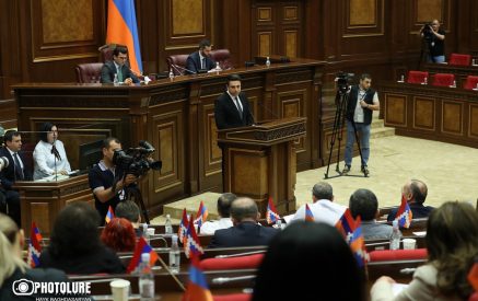 «Դու ես ստում, մի հատ գնա ստեղից, իջի ամբիոնից»․ Ալեն Սիմոնյանը՝ Սեյրան Օհանյանին