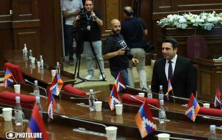 «Բագրատ Գալստանյանը պետք է շատ երկար մնա փողոցում, ինքն ու իրեն սատարող ուժերը պիտի մաշվեն փողոցում»․ Ալեն Սիմոնյան