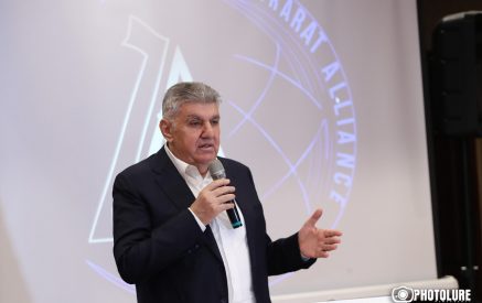 Իշխանություններն այս պահին արգելում են ՀՀ մուտք գործել Ռուսաստանի հայերի միության նախագահ Արա Աբրահամյանին. Ռուբեն Մելիքյան