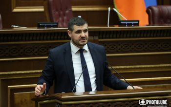 «Ձեզ թվում է՝ գնաք, թուրքերին ասեք՝ Ադանան մեր հայրենիքն է, անգամ եթե ցույց էլ չտան, ի՞նչ պիտի մտածեն։ Մենակ մենք ունե՞նք պատմական պետություններ»․ Արման Եղոյանը՝ Նարեկ Կարապետյանի ելույթի առիթով