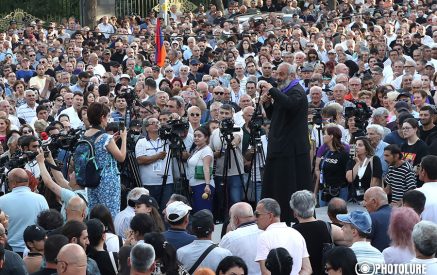 «Բախումներից 4 օր է անցել, վիրավորներին ոչ մի դատական բժիշկ չի այցելել. Բագրատ սրբազան