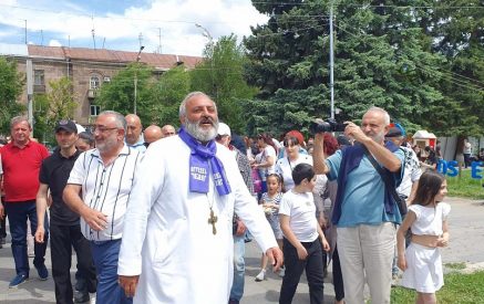 «Հորդ տնի՞ց ես բերել պետական միջոցները, Դանիել Դանիելյան». Բագրատ Սրբազանը` ԿԳՄՍ փոխնախարարին