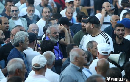 «Ականջ կտրող, լեզու կտրող լավ տղերքին հավաքեք՝ ես մենակ գամ». Բագրատ սրբազանը հայտարարեց, որ Նիկոլ Փաշինյանն ԱԺ-ից «ճողոպրել է»