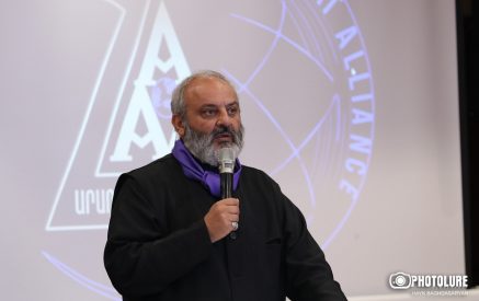 «Անարժանաբար արժանանալով ՌԴ հայերի միության կողմից պարգեւի՝ որպես ազգի պարծանք, ես այդ պարգեւն ընդունել եմ որպես ազգի անարգանք»․ Բագրատ սրբազան
