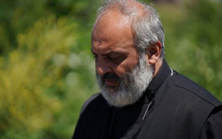 «էս մարդիկ, Էդմոնը, իզուր տեղը ջրեր թող չփորձեն պղտորել»․ սրբազանը Սերժ Սարգսյանի առանձնատուն գնալու մասին