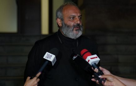 Չենք բացառում, որ Ադրբեջանից է ուղերձը եղել. Բագրատ Սրբազանը՝ Արցախի ներկայացուցչության դարպասները ջարդելու մասին