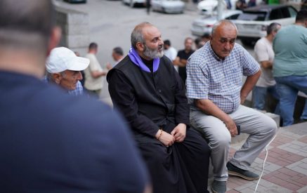 «Հետդարձ չունես, ո՛չ աջ ես գնում, ո՛չ ձախ, ուղիղ առաջ, սյունյաց ողջույնները Մեղրիի ողջույններն են եղել». Բնակիչը՝ սրբազանին