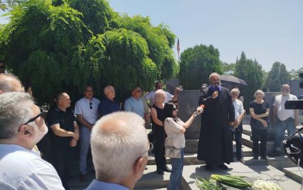 «Այսօր մենք Եռաբլուրի առջեւ ամոթով, ներքին մեծ ցավով ենք կանգնած»․ Բագրատ սրբազան