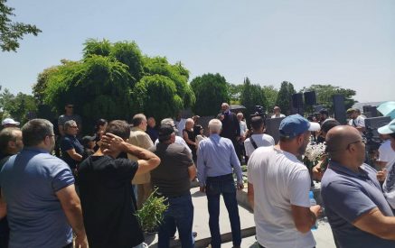 «Մեր տղաները մեզ համար երբեք մահացած չեն կարող լինել»․ Բագրատ սրբազանը՝ Եռաբլուրում
