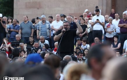 «Բոլոր սպառնալիքների վրա թքած ունենք… Մենք ոչ մի տեղ չենք փախել, իրենք են փախել, մտել բունկերները». Գառնիկ Դանիելյան