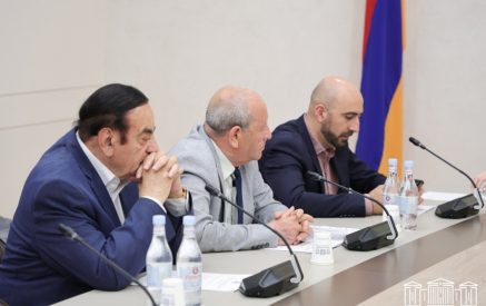 1830 անտիկվարիատ գիրք ունեմ, 3000 կտոր գիրք ունեմ. Հակոբ Ասլանյանը՝ փոխնախարարին