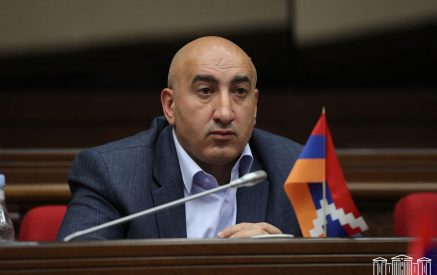 «Քանի՞ հոգի է գոհ ՔՊ-ից, եթե ժողովրդի մեծ մասը հրապարակներում ու փողոցներում է»․ Մհեր Մելքոնյան