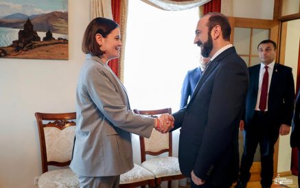 Արարատ Միրզոյանը հանդիպել է Սվետլանա Տիխանովսկայայի հետ