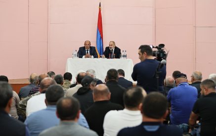 «Գյուղերում ահազանգեր ենք ստանում, ասում են՝ մարդիկ կան, որ տարբեր տեղեր երեք տուն ունեն, չորրորդն էլ սահմանամերձում են կառուցում»