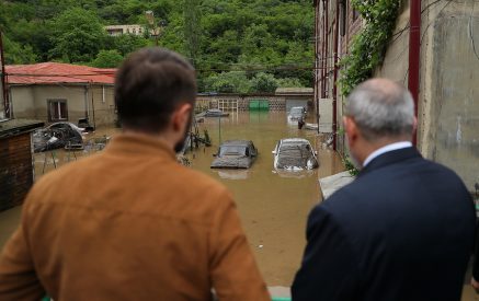 «Կես կատակ, կես լուրջ ասում են՝ 10 կիլո ոսկին ջուրը քշել, տարել է։ Կներեք, եթե նույնիսկ այդպես է, չենք կարող օգտակար լինել, պետք չէ ոսկին գարաժում պահել, էդ ոսկու ձեռքբերման հարկային հետագիծը երեւո՞ւմ է»․ Փաշինյան